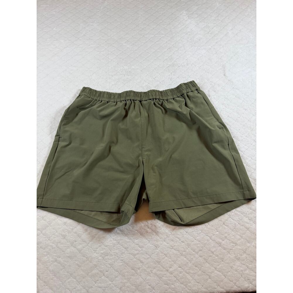 Mizzen+Main Helmsman Green Shorts- size XL - excellent condition